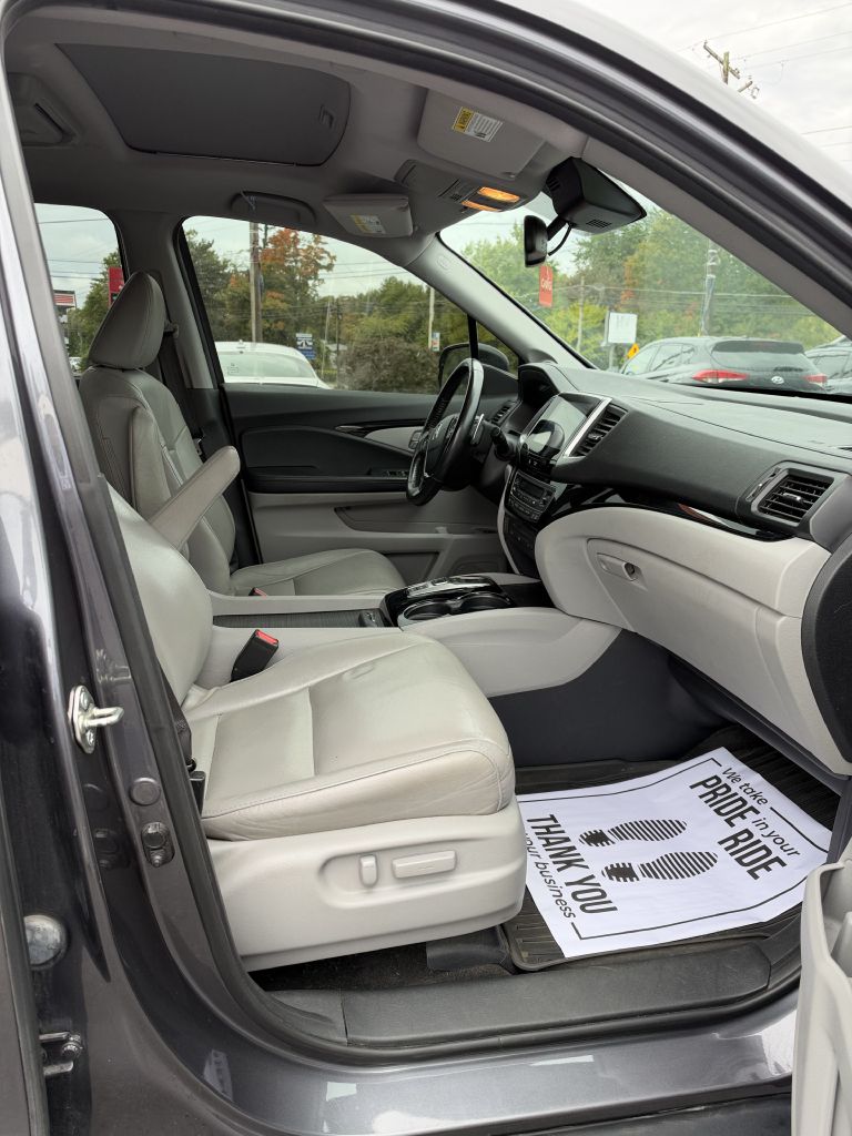 Photo 11 of this HONDA PILOT