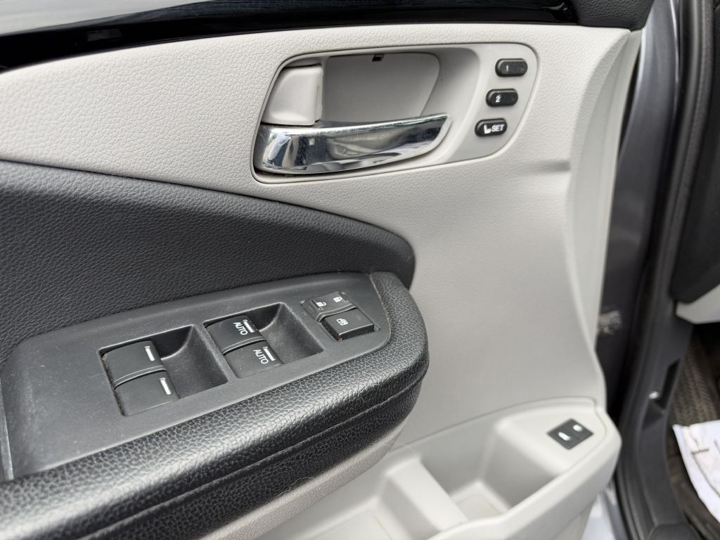Photo 14 of this HONDA PILOT