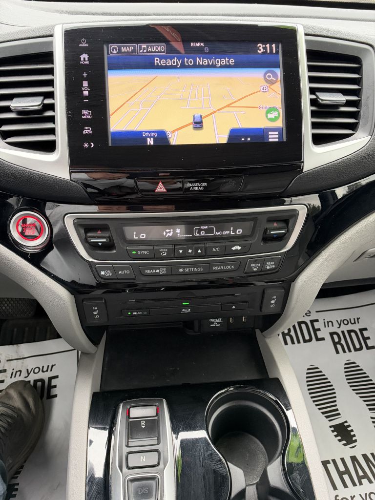 Photo 17 of this HONDA PILOT