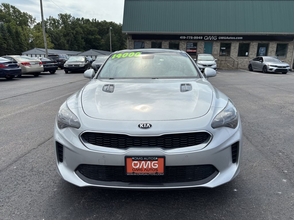Photo 2 of this KIA STINGER