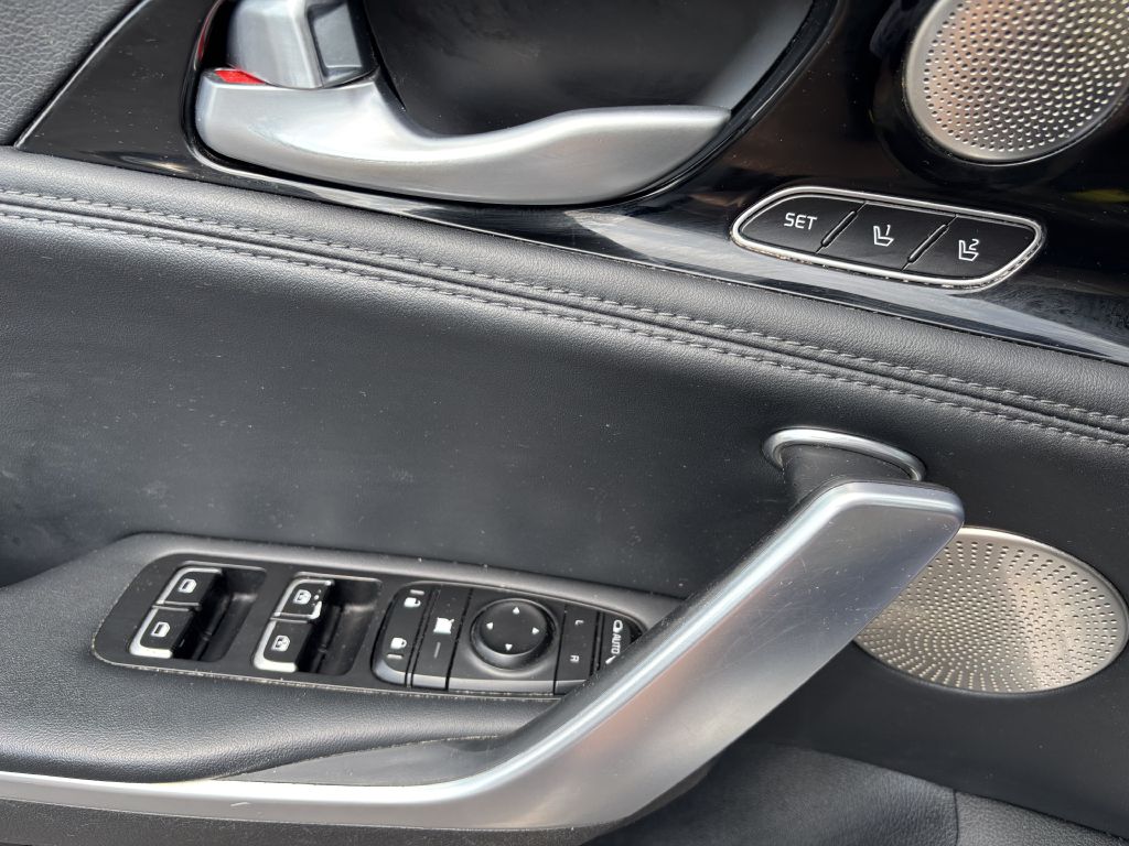 Photo 14 of this KIA STINGER
