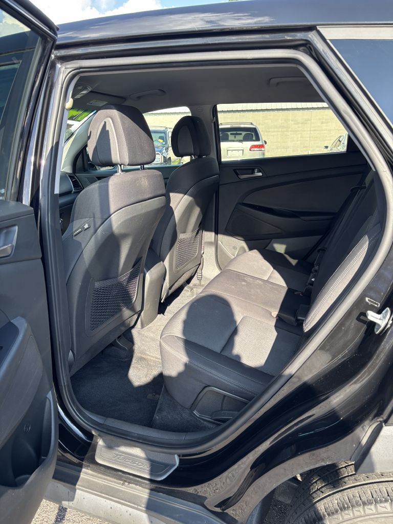 Photo 10 of this HYUNDAI TUCSON