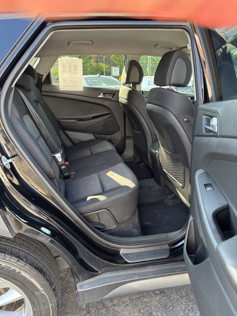 Photo 12 of this HYUNDAI TUCSON