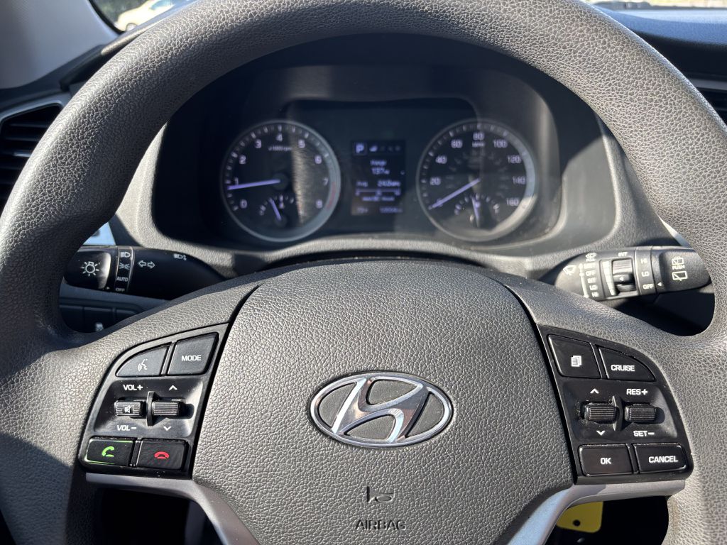 Photo 15 of this HYUNDAI TUCSON