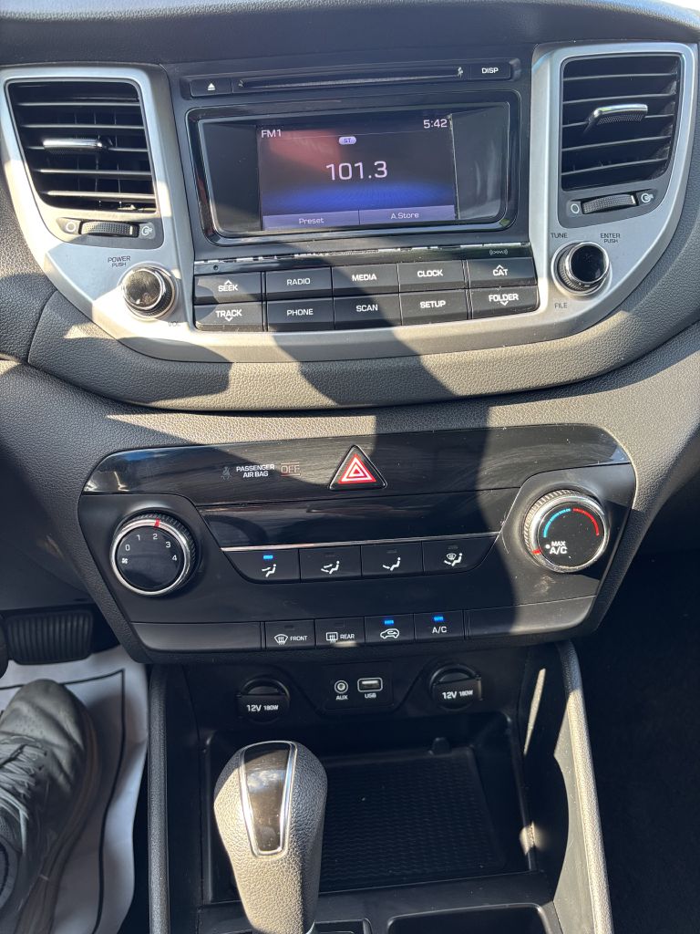 Photo 16 of this HYUNDAI TUCSON