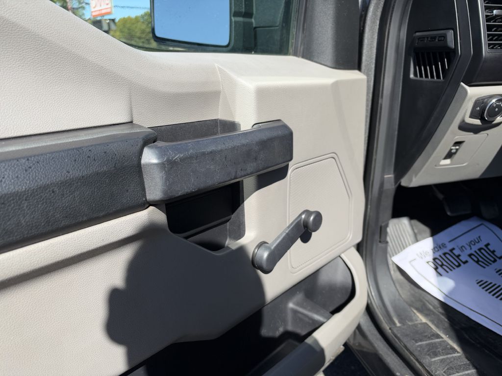 Photo 12 of this FORD F150