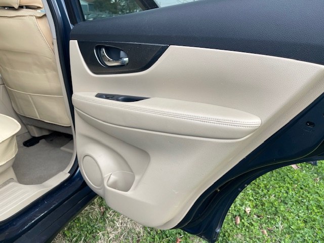 Photo 17 of this NISSAN ROGUE