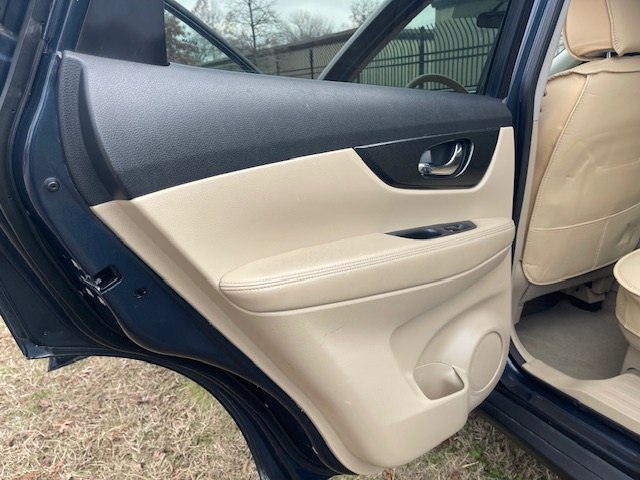 Photo 13 of this NISSAN ROGUE