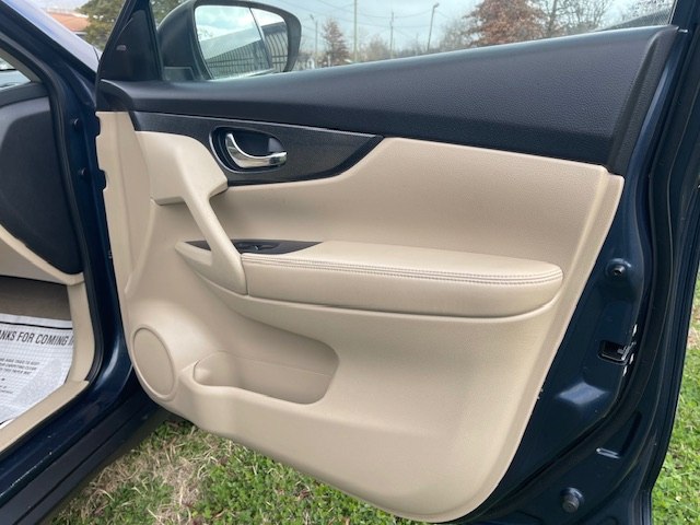Photo 15 of this NISSAN ROGUE