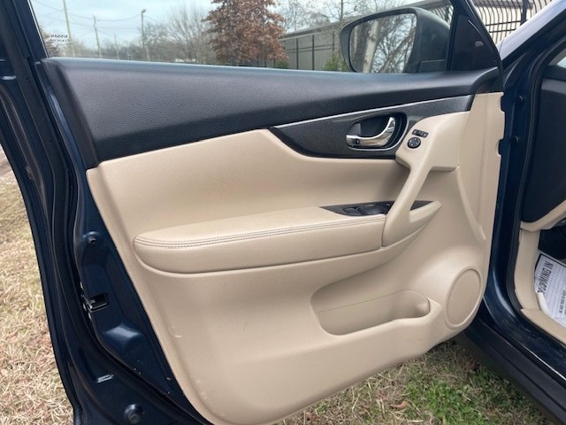 Photo 11 of this NISSAN ROGUE