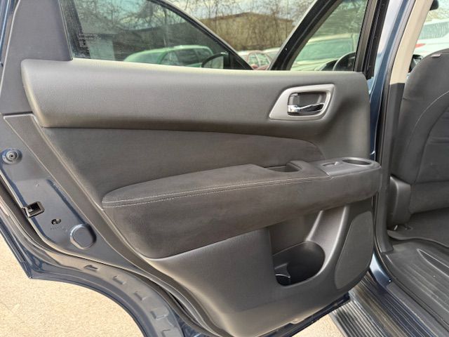 Photo 13 of this NISSAN PATHFINDER
