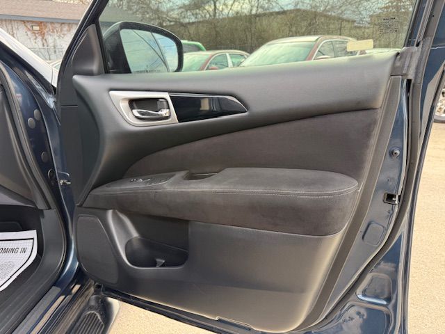 Photo 15 of this NISSAN PATHFINDER