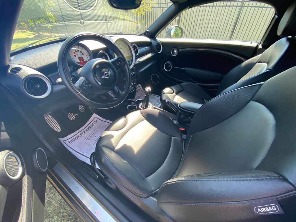 Photo 10 of this MINI COOPER COUPE