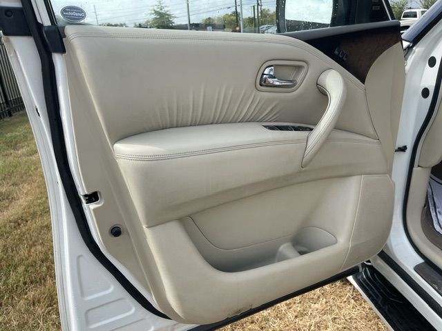 Photo 10 of this INFINITI QX80