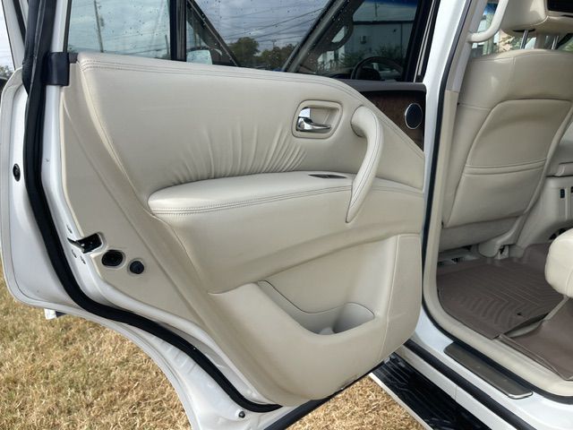Photo 12 of this INFINITI QX80