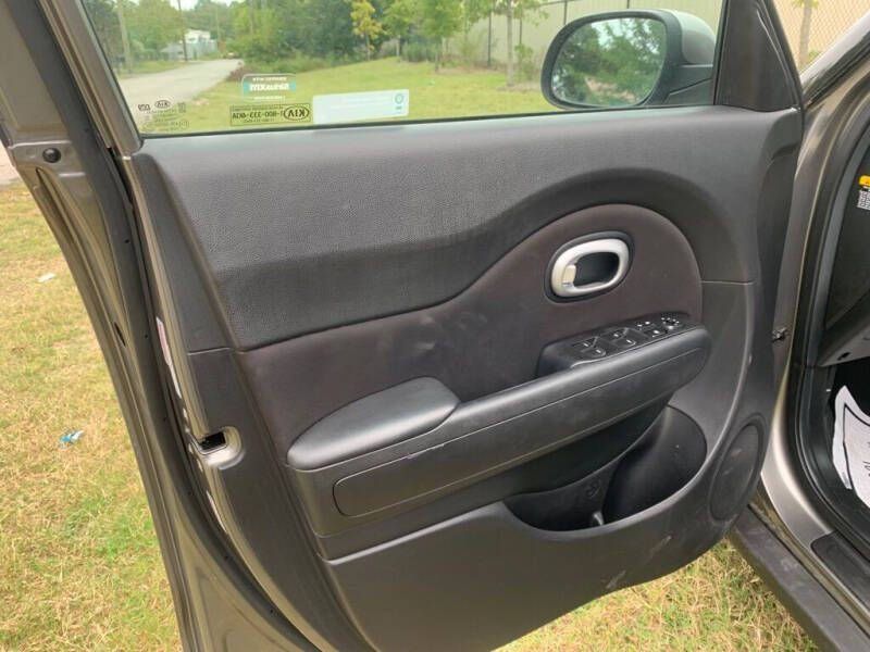 Photo 11 of this KIA SOUL