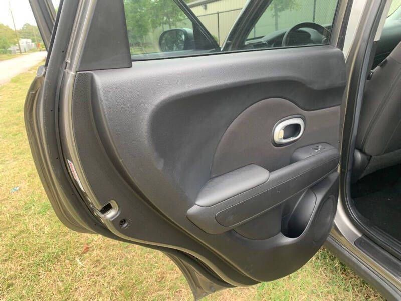 Photo 13 of this KIA SOUL