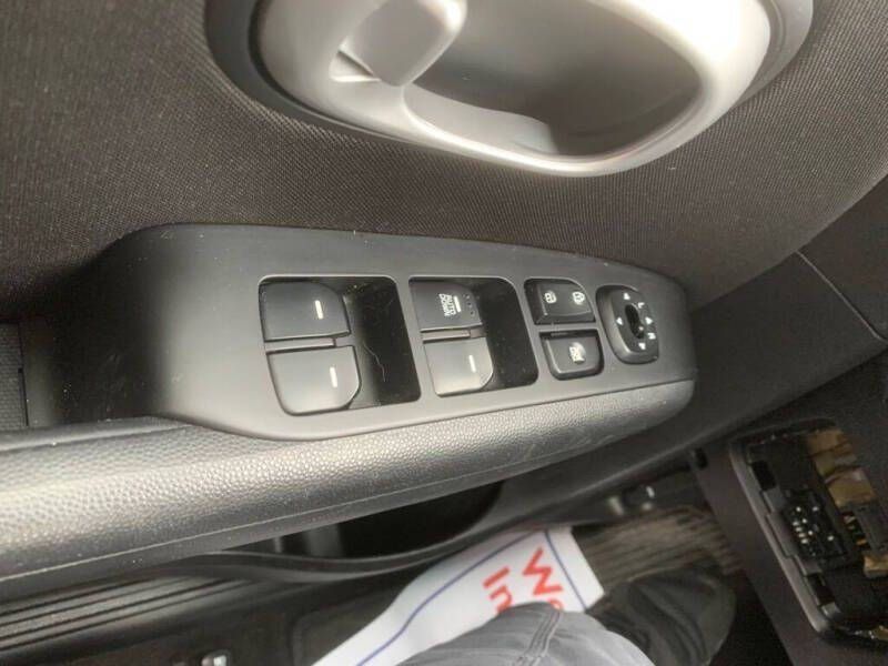 Photo 18 of this KIA SOUL