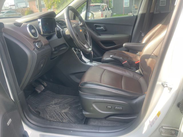 Photo 10 of this CHEVROLET TRAX