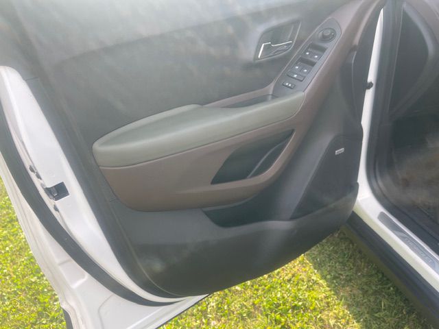 Photo 11 of this CHEVROLET TRAX
