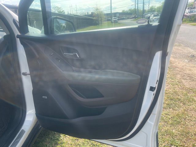Photo 15 of this CHEVROLET TRAX
