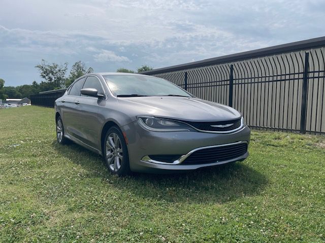 Photo 3 of this CHRYSLER 200