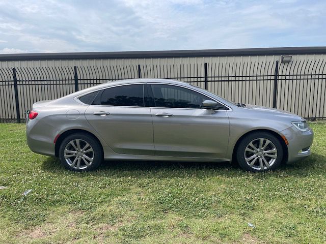 Photo 10 of this CHRYSLER 200