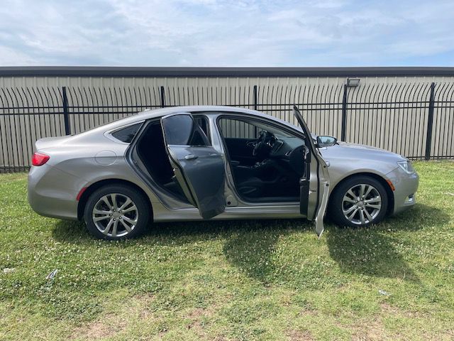Photo 7 of this CHRYSLER 200