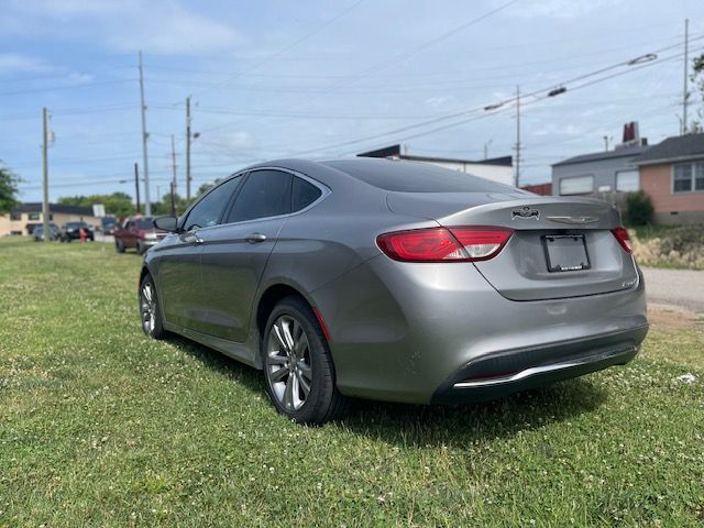 Photo 4 of this CHRYSLER 200