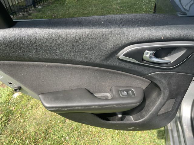 Photo 15 of this CHRYSLER 200