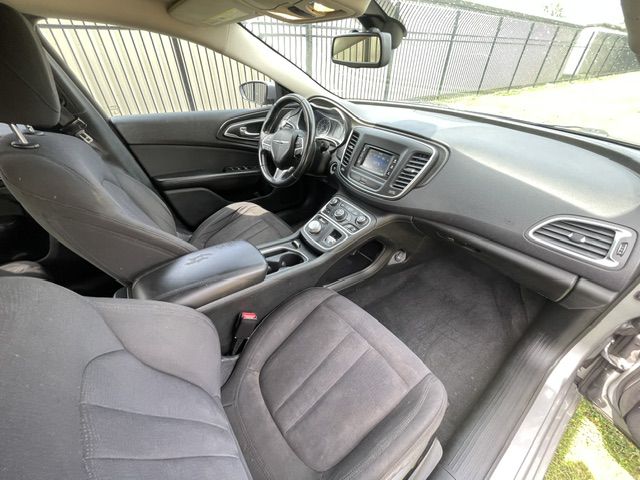 Photo 16 of this CHRYSLER 200