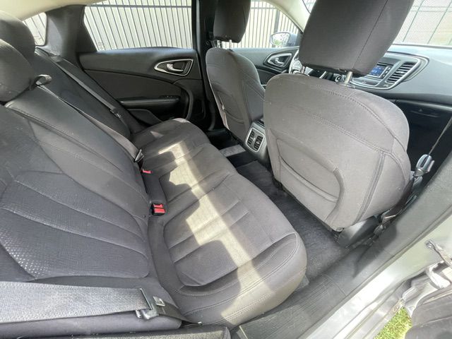 Photo 18 of this CHRYSLER 200