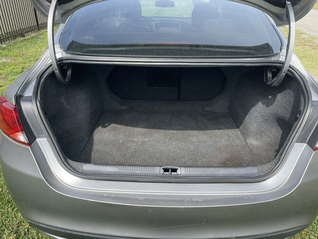 Photo 8 of this CHRYSLER 200