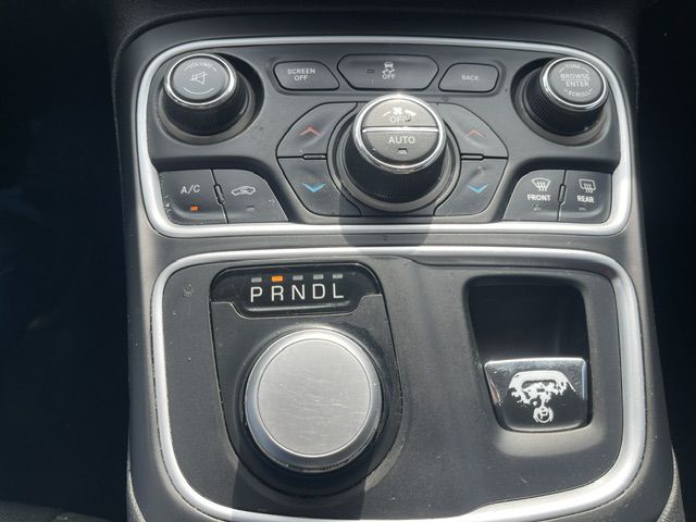 Photo 25 of this CHRYSLER 200