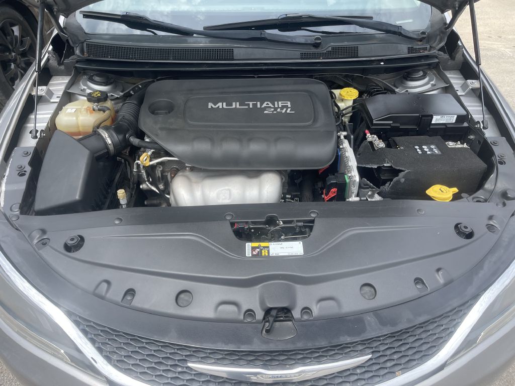 Photo 26 of this CHRYSLER 200