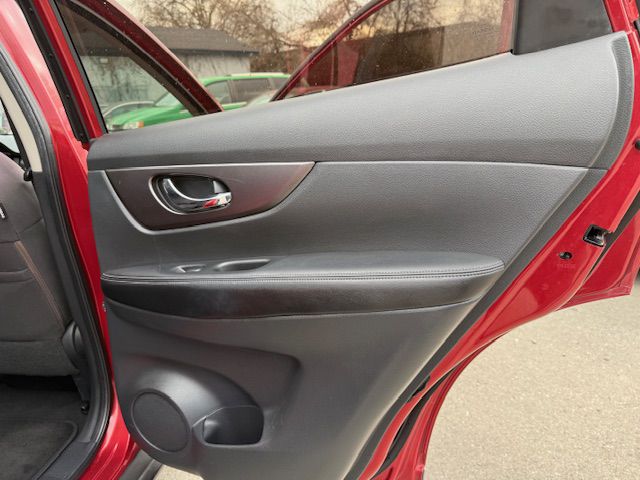 Photo 17 of this NISSAN ROGUE