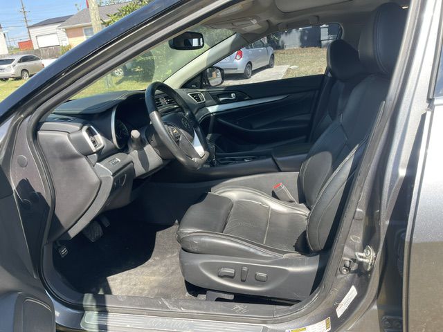 Photo 10 of this NISSAN MAXIMA