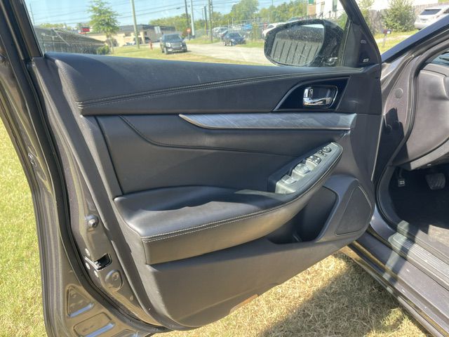 Photo 11 of this NISSAN MAXIMA