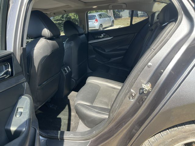 Photo 12 of this NISSAN MAXIMA