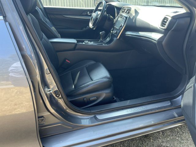 Photo 14 of this NISSAN MAXIMA