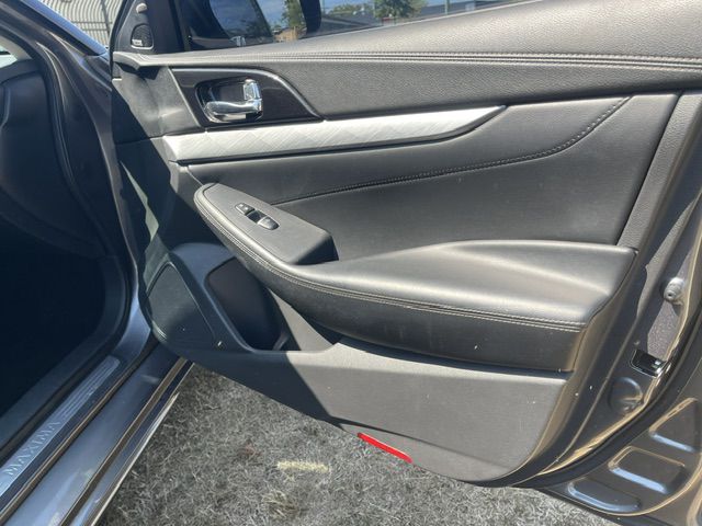 Photo 15 of this NISSAN MAXIMA