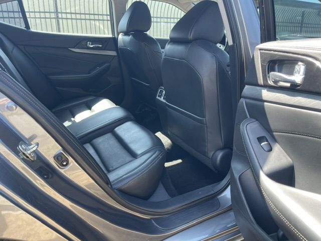 Photo 16 of this NISSAN MAXIMA