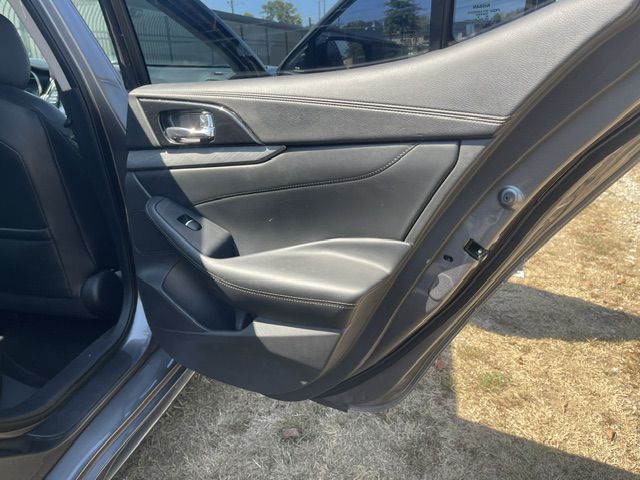 Photo 17 of this NISSAN MAXIMA