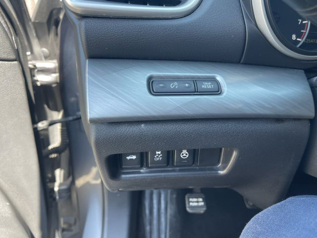 Photo 23 of this NISSAN MAXIMA