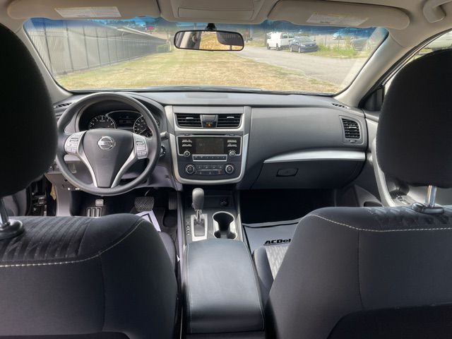 Photo 14 of this NISSAN ALTIMA