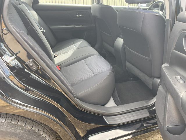 Photo 17 of this NISSAN ALTIMA