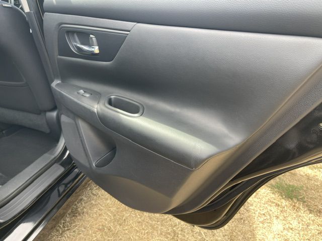 Photo 18 of this NISSAN ALTIMA