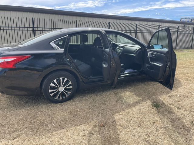 Photo 9 of this NISSAN ALTIMA