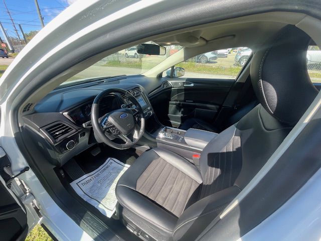 Photo 9 of this FORD FUSION