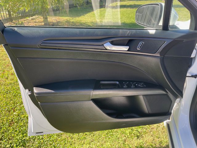 Photo 10 of this FORD FUSION